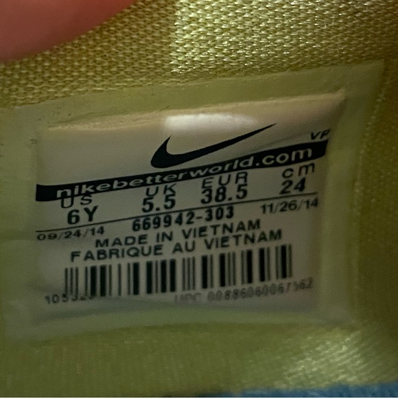 Nike - Picture 3 of 6